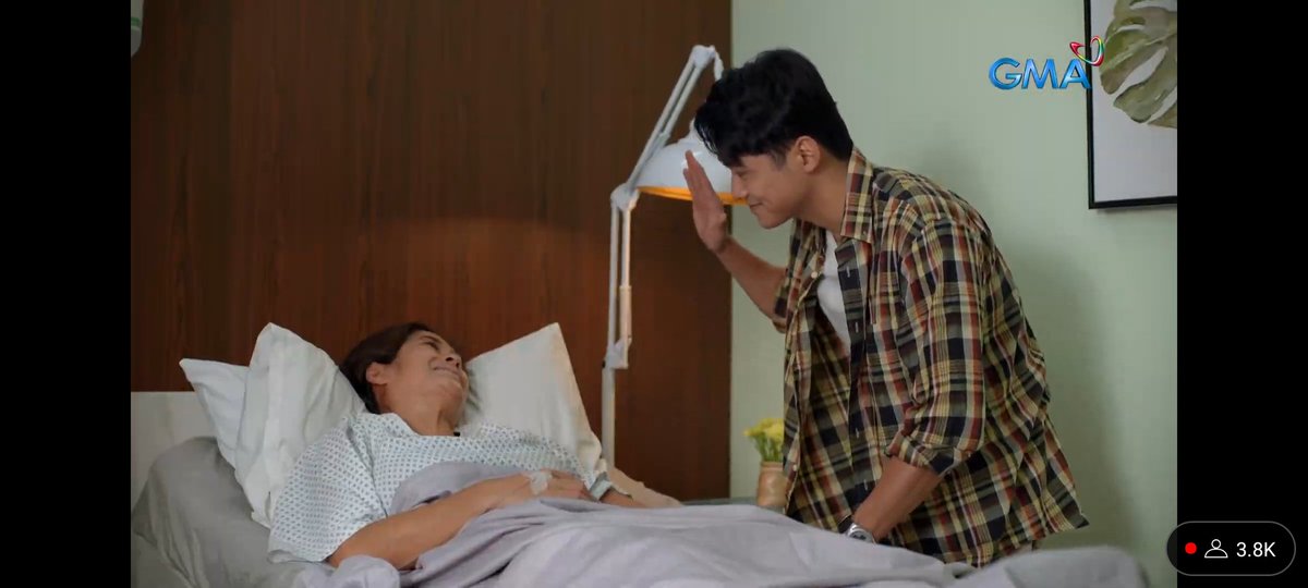 'Ikaw lang ang kaisa isang lalaking gusto kong pagkatiwalaan ng anak ko. Ipangako mo rin na hinding hindi mo siya sasaktan.' - Dahlia's Mom to Elvin Very touching na scene. Im deeply moved! Ang effective ng casts! Kaiyak! #MPLKapatidKaribal CarloSJ AsElvin | #CarloSanJuan