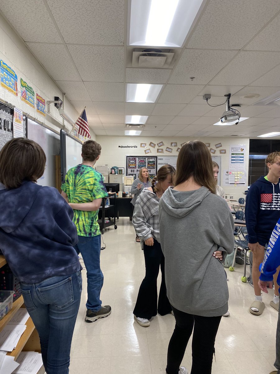 LindaPerry61's tweet photo. #KCSELA         Karns MS -Heather Story’s class does a “speed dating”review activity after reading the short story, "The Cask of Amontillado." Students shared responses to text dependent questions and collaborated before completing a writing task! https://t.co/EHQh59fAuD