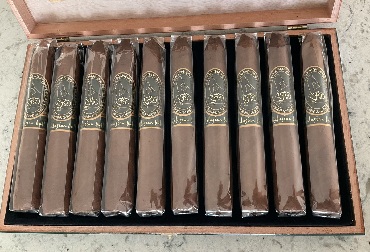 EnglishBob1's tweet photo. Christmas come early, some of the best sticks in the world. 
#LFD #AndalusianBull #LaVolcada #LaNox @LFDcigars https://t.co/FPaLh6qfFU