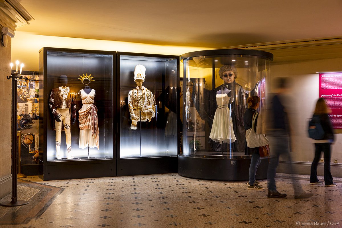#Exposition
À l’occasion des 30 ans de la disparition de Noureev, la Direction des costumes de l’Opéra de Paris rend hommage au danseur, chorégraphe et Directeur de la Danse de l’Opéra.
👉 Une exposition à découvrir au Palais Garnier jusqu'au 5 février : bit.ly/3TkvGyL