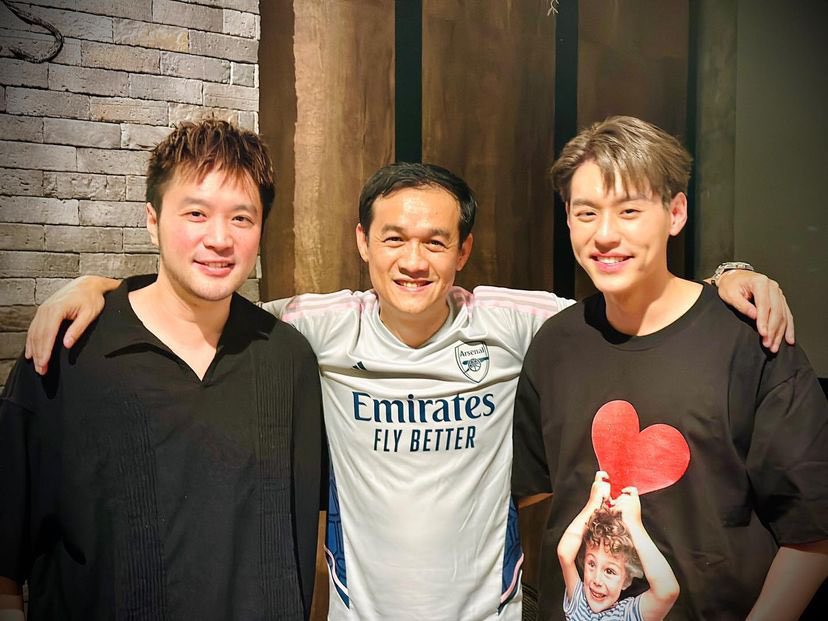 splash_bk's tweet photo. “ Had a great time last night! Many ideas and many jokes. Here's to great years ahead #notseptember #teamwong ”
ไม��ใช่การกินข้าวเฉยๆแน่ๆ ไม่รู้หรอกว่างานอะไร แต่มั่นใจว่าปังแน่นอน ตื่นเต้นอ่าาา ขอให้พี่กิ้นไปให้ไกลลล รอติดตามแล้วค้าบบบบ 🧡🥹
#Bbillkin https://t.co/8mltKruNG3