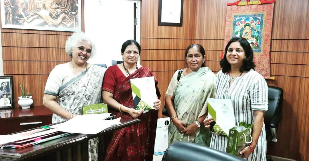shaktivibha's tweet photo. Team #Stree2020 recently met honorable minister @smritiirani ji and discussed the possibilities to make #MegaExpo a success. 

Quoting her views - "If you teach a girl, you are not just imparting education to a woman but to a family that will later help in national building." https://t.co/FUwc9BjZUC