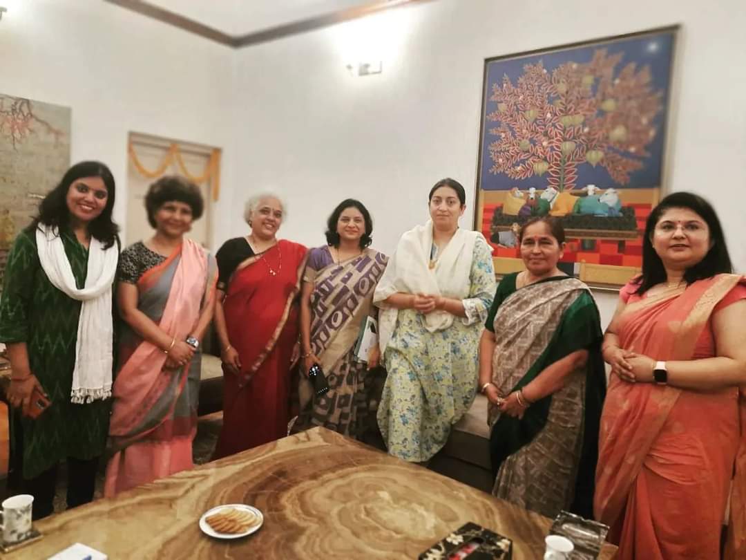shaktivibha's tweet photo. Team #Stree2020 recently met honorable minister @smritiirani ji and discussed the possibilities to make #MegaExpo a success. 

Quoting her views - "If you teach a girl, you are not just imparting education to a woman but to a family that will later help in national building." https://t.co/FUwc9BjZUC