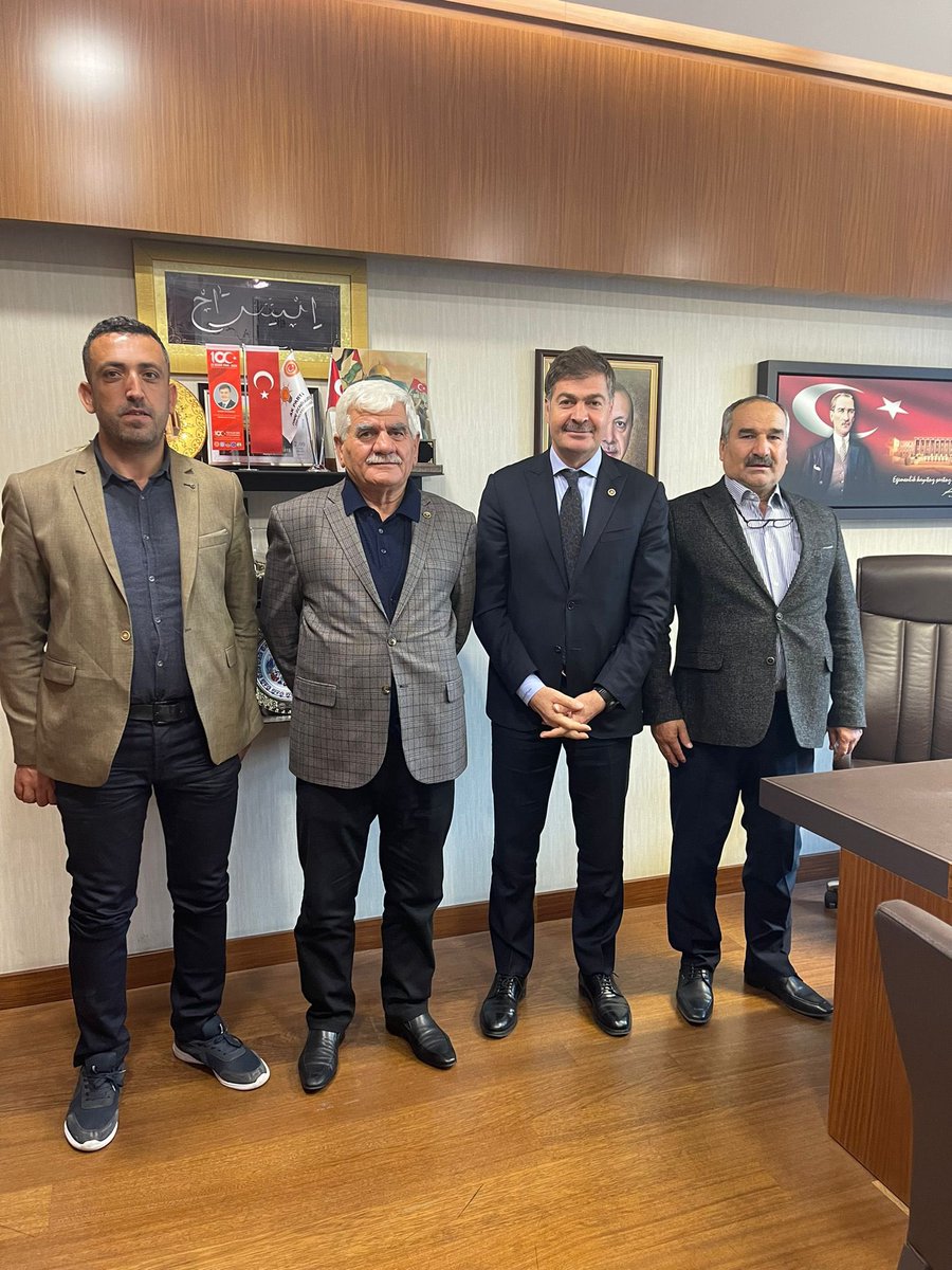 CengizDMRKY47's tweet photo. 📍#TBMM

#Şırnak #İdil #Kurtuluş Köyü Muhtarı Sn.Mehmet Nuri Genç, #Alakamış Köyü Muhtarı Sn.İhsan Ay ve #Oymak Köyü Muhtarı Sn.Şemsettin Çevrim’e nazik ziyaretleri için teşekkür ediyorum.

 @Akparti  @TBMMresmi https://t.co/DuiltpXwVp