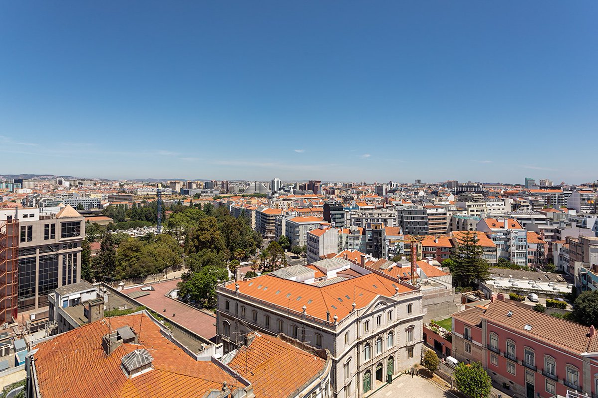 coworkinsights's tweet photo. Portuguese #coworking brand @IDEIAhub has officially opened its fourth location in Lisbon's most prestigious and central district. With more than 850 workstations, the new space has already reached 45% occupancy. https://t.co/AdcAzn6Umz #lisbon #portugal https://t.co/CLCCDjB81c