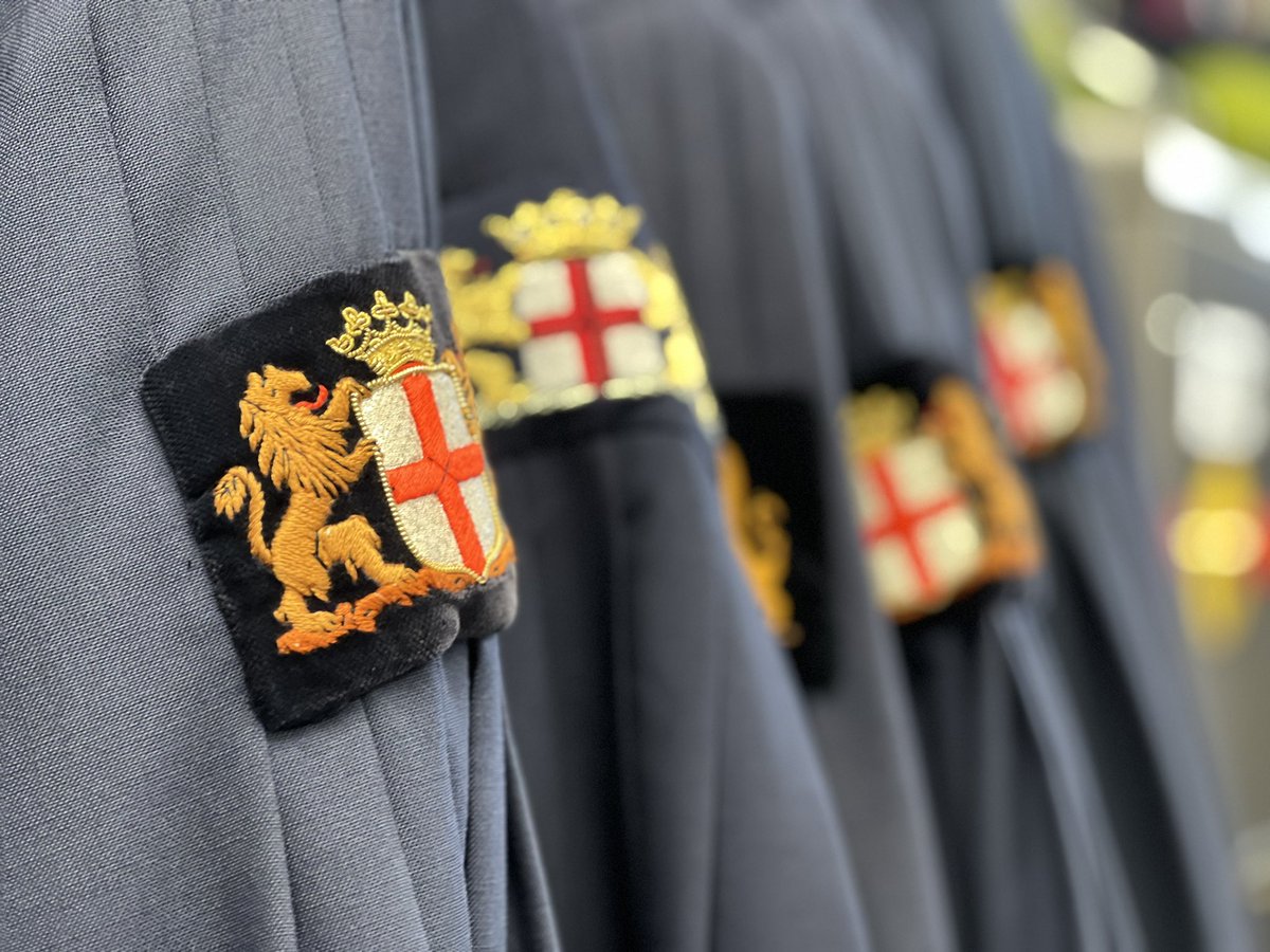 Toga’s reinigen en poppen!! (soort van strijken), voor de #gemeenteamersfoort. Is altijd wel een fysieke uitdaging.