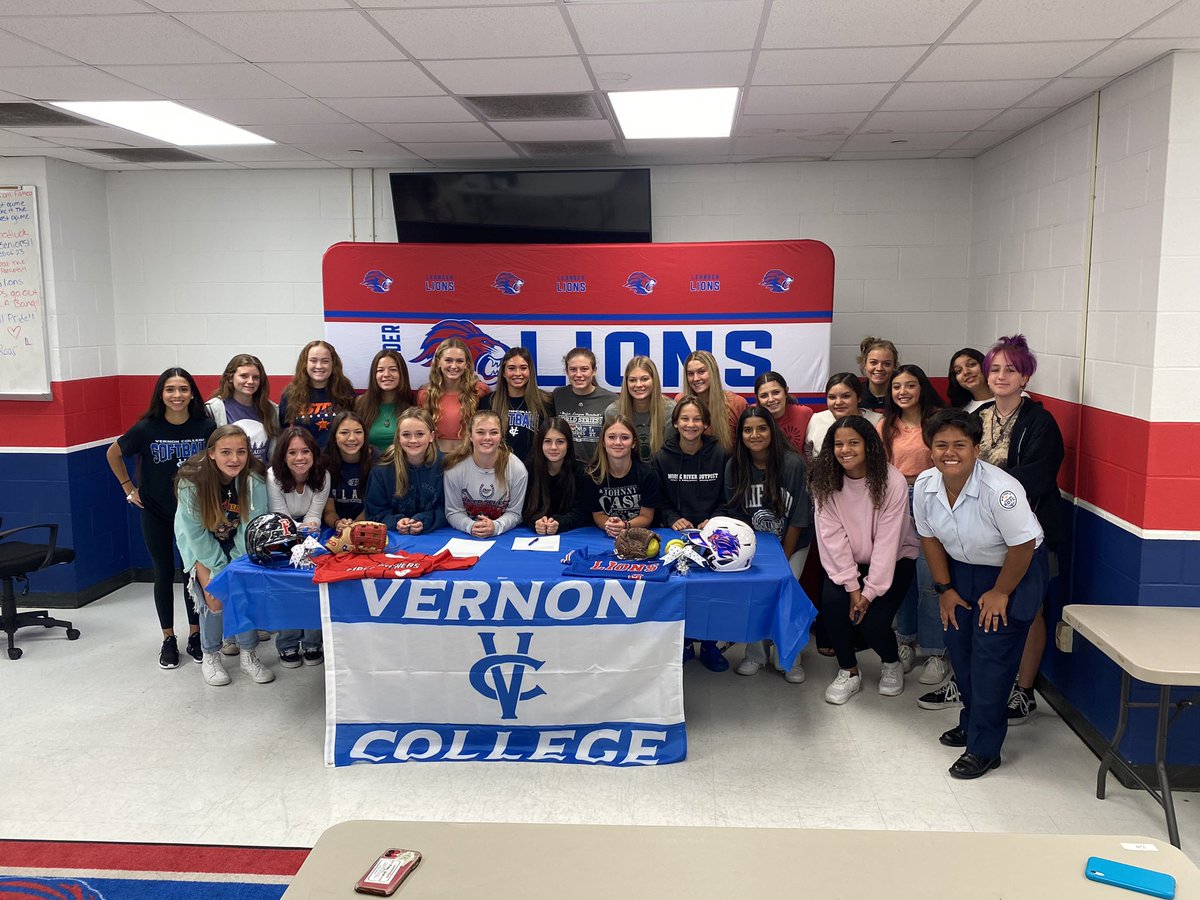 LeanderSoftball's tweet photo. We are so excited for @AudreyLumbreras for her signing with @vernoncollegesb! You are truly getting a great player but an even better leader and human being! https://t.co/O7c9wc9EA7