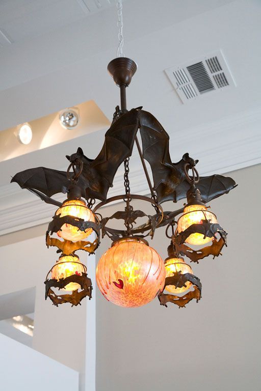 arcanaobscura's tweet image. Found my bathroom chandelier!