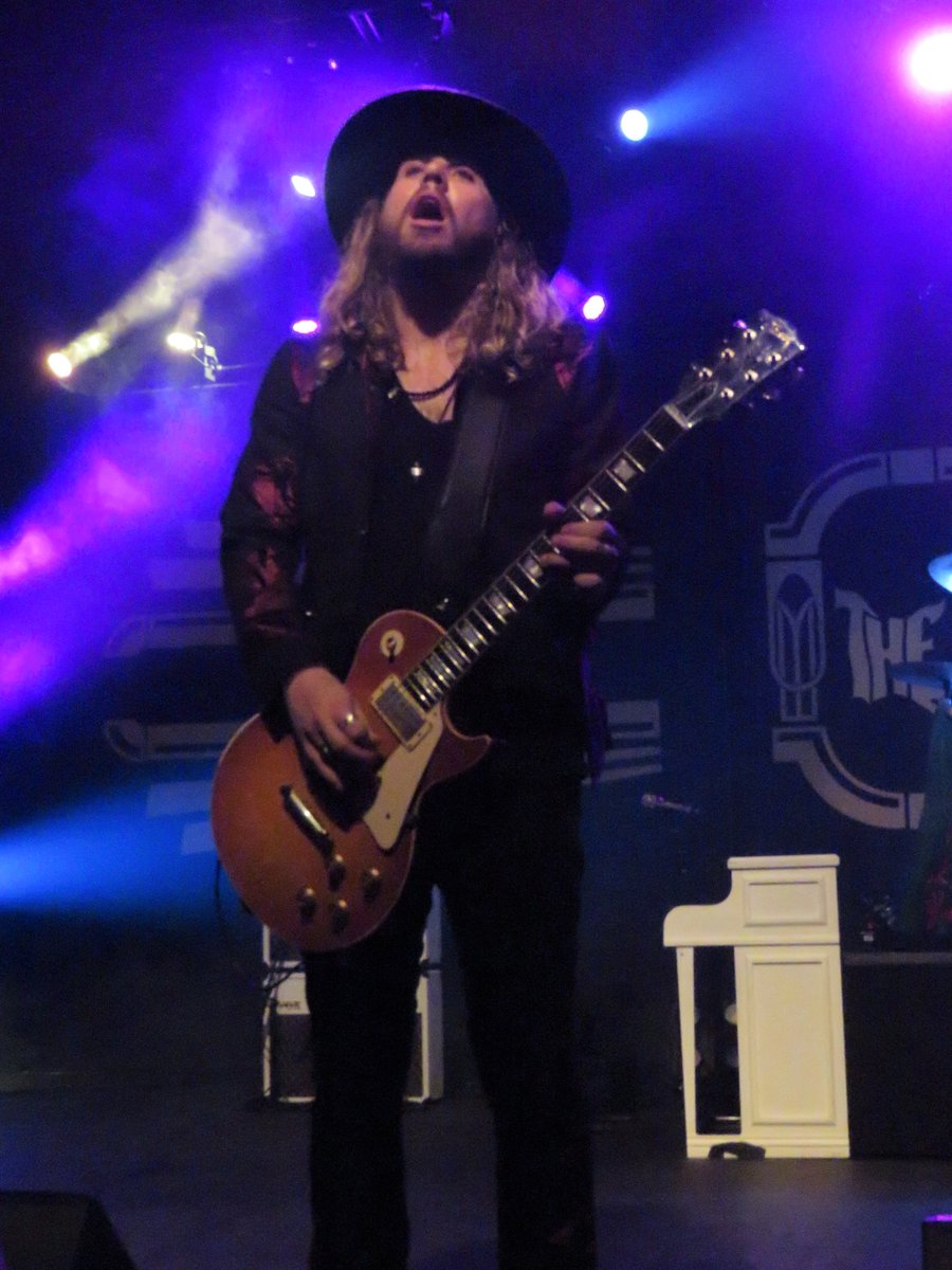 AlanToddWHS's tweet photo. #WaybackWednesdy Adam Slack @Addostruts of @TheStruts at Majestic @VenturaTheater in 2018.
#WBW #AdamSlack #TheStruts #livemusic #concert #concerts https://t.co/IWLYf7NVjG