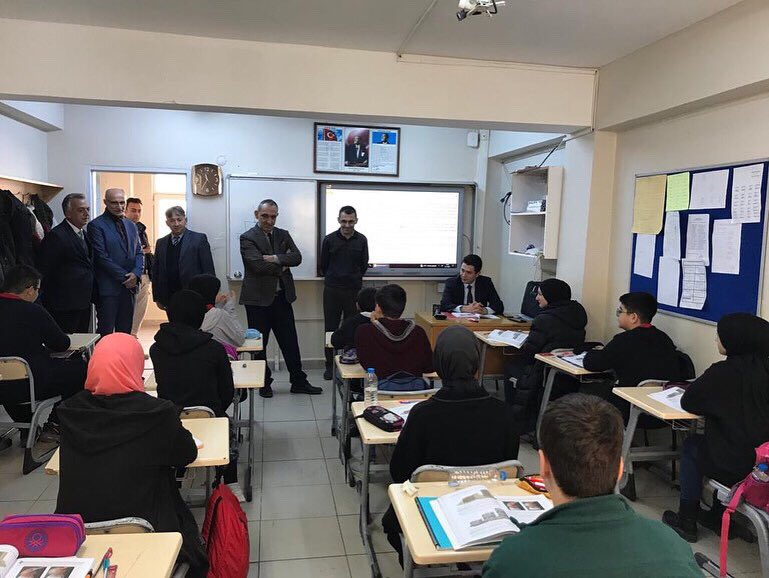 MilliBorcka's tweet photo. Kaymakamımız Sayın Hakan CONTARLI , İlçe Milli Eğitim Müdürümüz Bayram BAKIR, Şube Müdürlerimiz Halil SOYER ve Hayrettin KAHYA  İmam Hatip Ortaokulunu ziyarette bulundular. Öğretmen ve öğrenciler ile sohbet ettikten sonra ziyaretlerini sonlandırdılar. https://t.co/GOTpSsDQFC