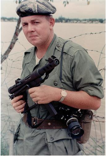 画像2枚め、散りばめられたアイテムから この人を連想したw >RT 