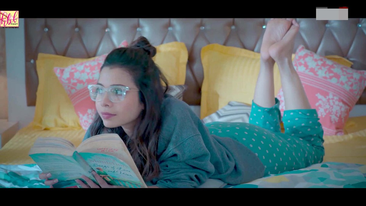 HBLFeet's tweet photo. Shreya Gupto Feet Soles Pose - Holly Bolly Lolly Feet (HBL Feet)
https://t.co/FdHW0XH8ai https://t.co/JwNvETZlXW