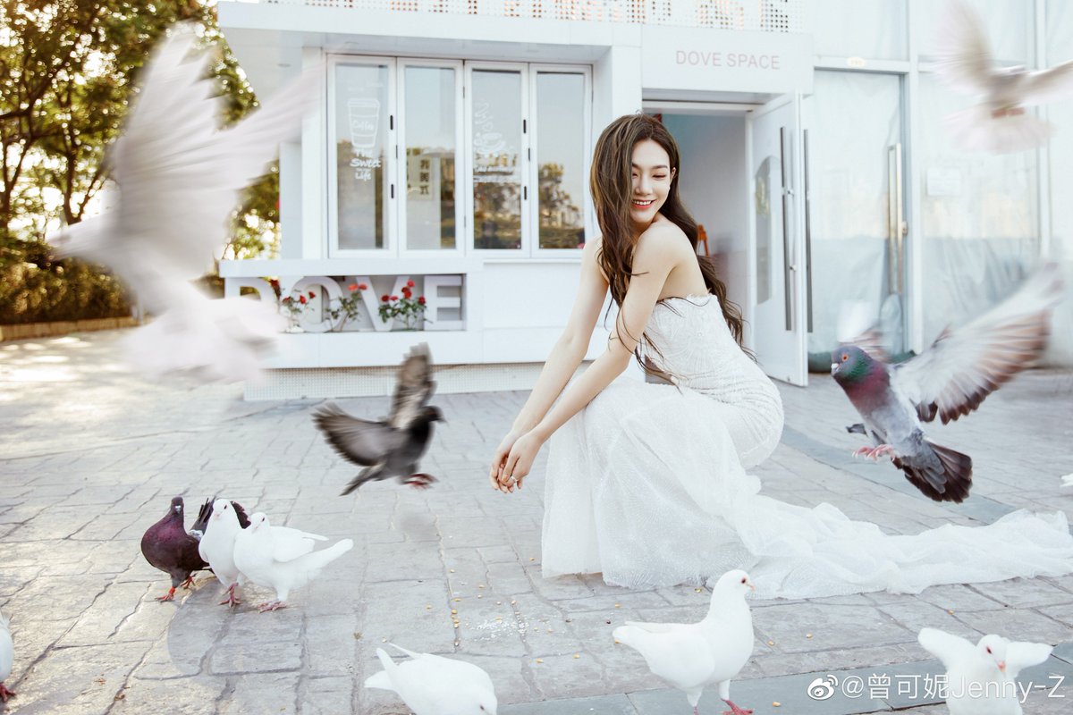 JennyZint's tweet photo. 221109// Jenny Zeng Keni Weibo Update
"# BecauseThereAreMiraclesInLife 🕊️
Running after the wind
Laughing with abandon
#FallingYou (TV series 《Lighter & Princess》OST) 🎵"
(1/3)
#曾可妮 #ZengKeni #JennyZeng https://t.co/uWxXaadDSa