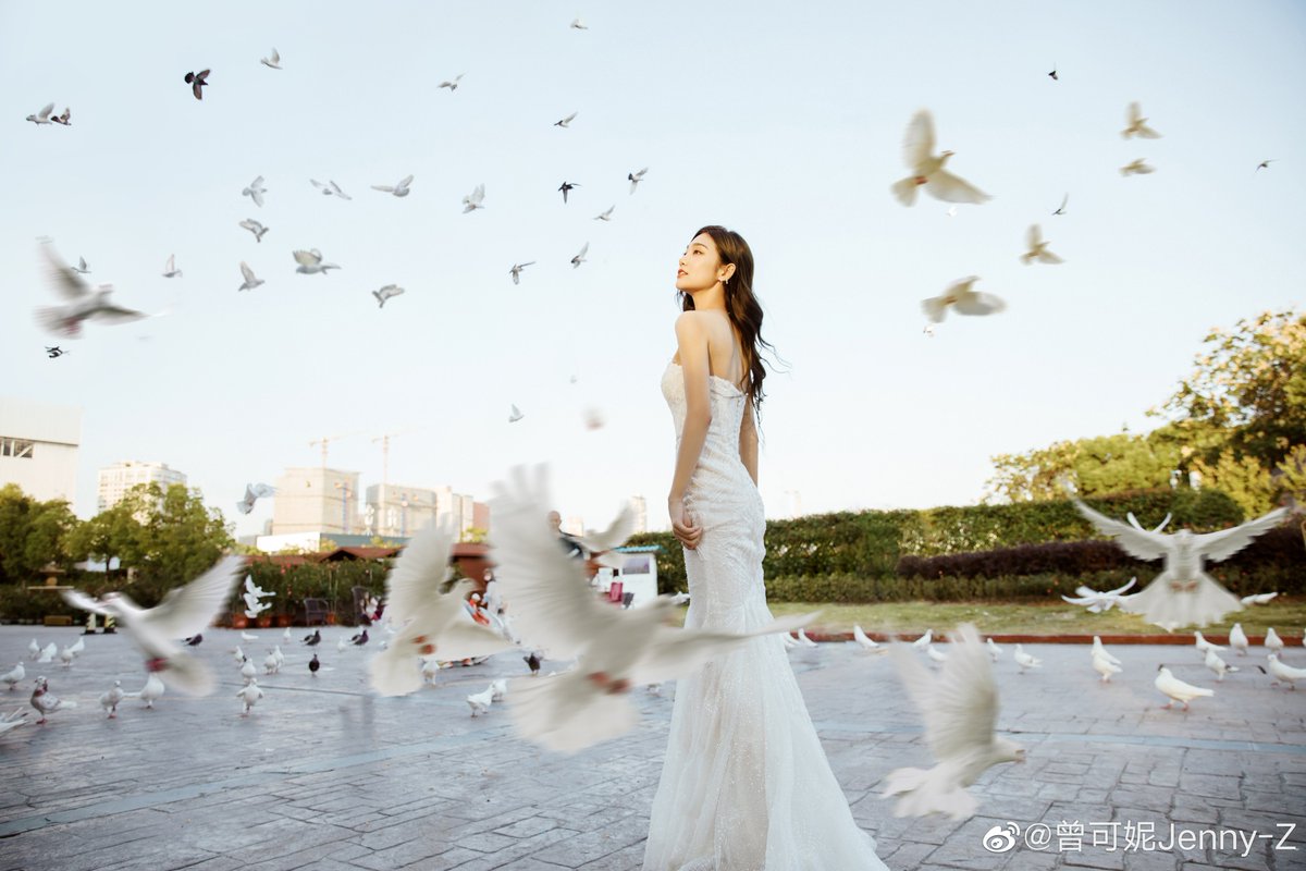 JennyZint's tweet photo. 221109// Jenny Zeng Keni Weibo Update
"# BecauseThereAreMiraclesInLife 🕊️
Running after the wind
Laughing with abandon
#FallingYou (TV series 《Lighter & Princess》OST) 🎵"
(1/3)
#曾可妮 #ZengKeni #JennyZeng https://t.co/uWxXaadDSa