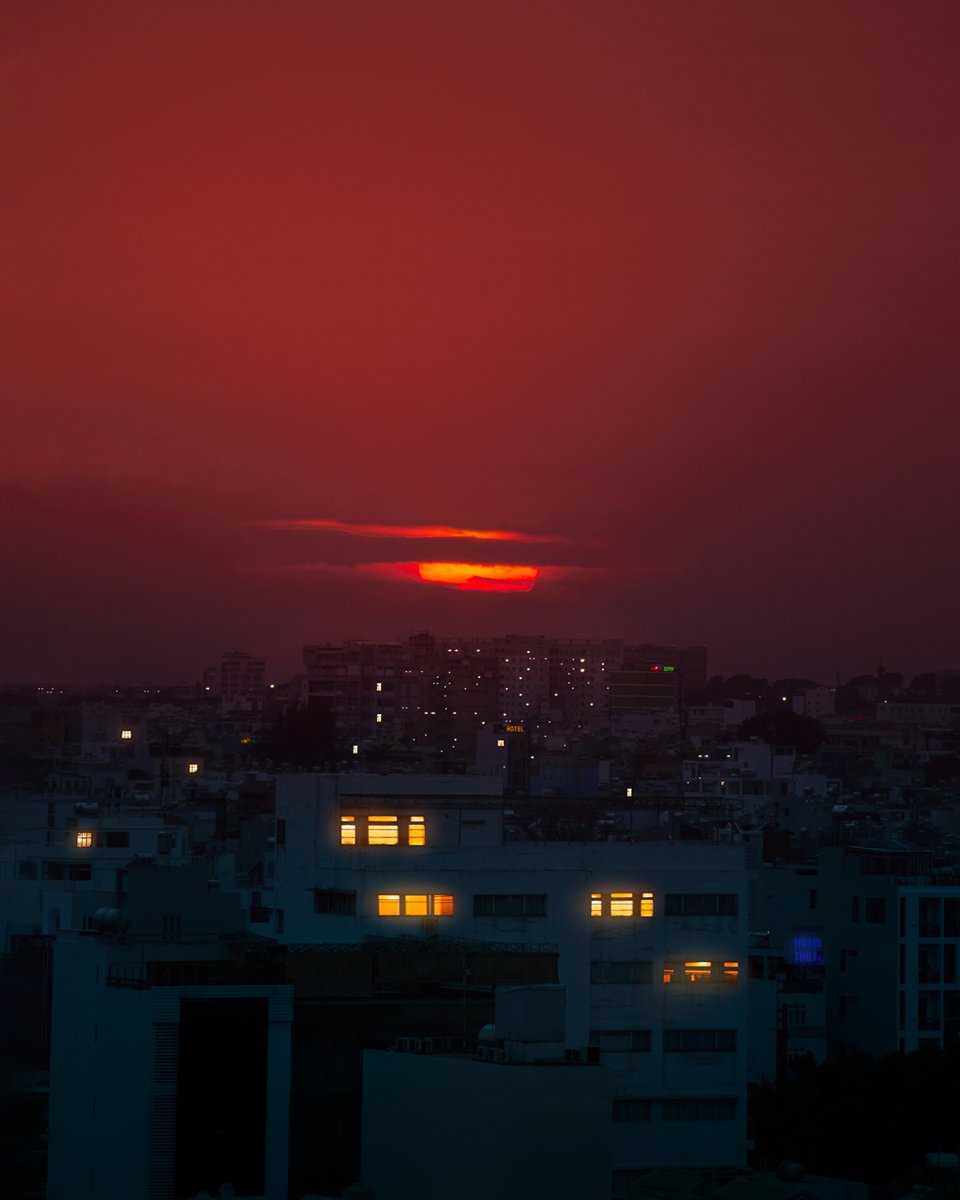 trungbaotr's tweet photo. the world will end softly https://t.co/H703f1RHaV