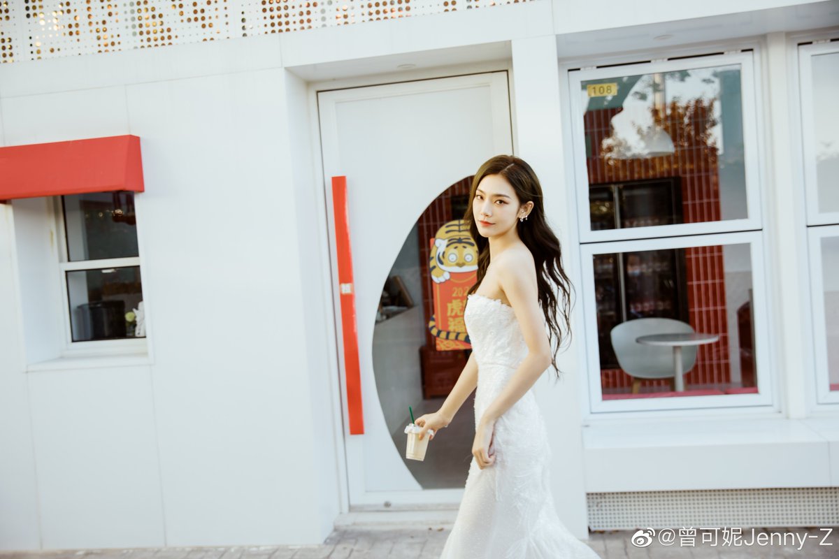 JennyZint's tweet photo. 221109// Jenny Zeng Keni Weibo Update
"# BecauseThereAreMiraclesInLife 🕊️
Running after the wind
Laughing with abandon
#FallingYou (TV series 《Lighter & Princess》OST) 🎵"
(3/3)
#曾可妮 #ZengKeni #JennyZeng https://t.co/kMS4cyBmRJ