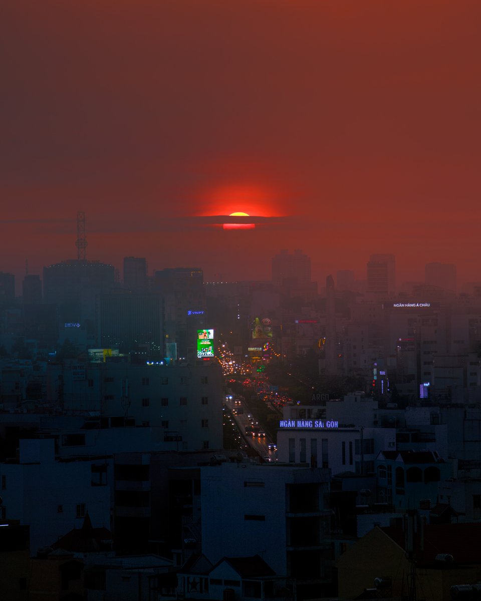 trungbaotr's tweet photo. the world will end softly https://t.co/H703f1RHaV