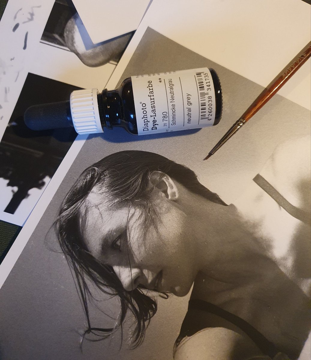darkdarkroom1's tweet photo. While we're waiting for new chemistry for printing we discovered new technique - retouching photo.
It's quite simple, but you should be very attentive and accurate.
#darkroom #darkroomprint #darkroomprinting #monochrome  #blackandwhite #bw #bw_lover #bnw #blackandwhitephotography https://t.co/a8CnL2q7TV