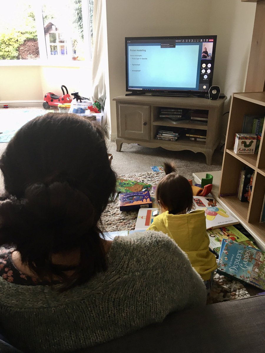 Team Wilson tuned into the <a href="/GeographyHull/">Hull Geography & Environment</a> seminar this afternoon together and there was something for everyone:
- 17th-Century history &amp; water management for <a href="/HannahWorthen/">Hannah Worthen</a>
- Palaeoecology &amp; pollen modelling for me
- Nearby toys/books/parents for the baby!
Thanks @MappingThePast!