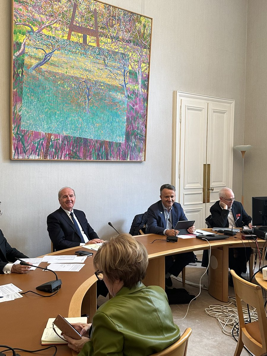 - Recherche sur les cépages -
Nous avons reçu aujourd’hui dans le cadre du groupe d’études #vigne et #vin du <a href="/Senat/">Sénat</a> les représentants de l’<a href="/INRAE_France/">INRAE</a> : MM. Philippe MAUGUIN, président-directeur général, et Christian HUYGHE, directeur scientifique #Agriculture