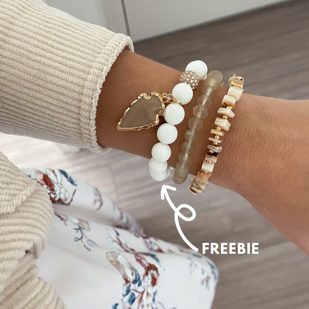 KinsleyArmelle's tweet photo. FREEBIE ALERT! 🤩🎉 Get a free item when you buy one of these limited edition stacks!

Check out our website to see all the different stacks to choose from! ✨

#datenight #holiday #holidays #giftsforher #holidayseasonl #jewelry #jewelryreels #completeyourlook #fashiondiaries https://t.co/TeI2mLJXUB