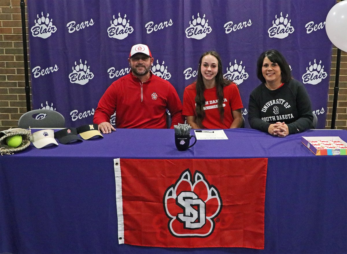 Congrats to Blair senior Tessa Villotta who signed with <a href="/SDCoyotesSB/">South Dakota Softball</a> today! #nebpreps #BlairNE
