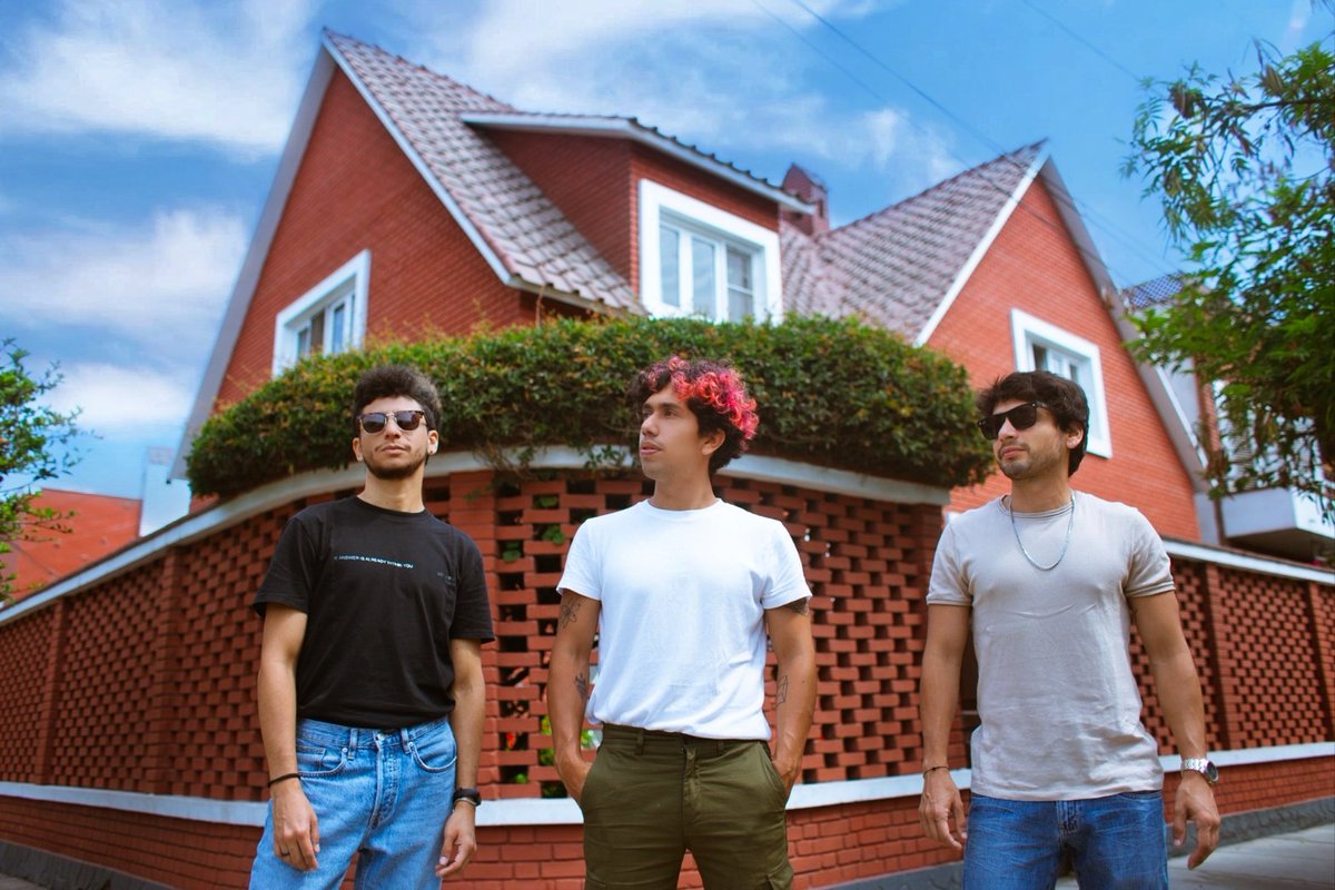 Llegan los días cálidos y ya queremos que escuchen la nueva canción que se viene ❤️‍🔥

📃 '#LBHDEYE' sale este viernes 11 en todos lados y con videoclip incluido 🎬
.
.
.
📸: <a href="/alegriadispersa/">🌼</a> ✨️