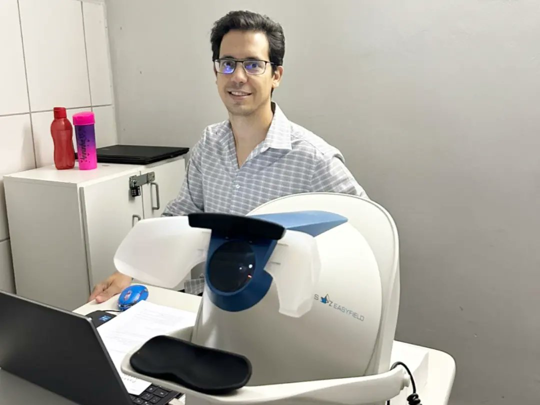 BrasilOculus's tweet photo. Oftalmologista e Professor da Residência da FUBOG, com doutorado em oftalmologia na UNIFESP.  Dr. Eduardo Nery adquiriu o OCULUS Easyfield®  para estudar ainda mais sobre anormalidade de campo visual encontradas em seus pacientes. 

#oftalmologista #OCULUS  #Easyfield #glaucoma https://t.co/sYZqFU0e4I