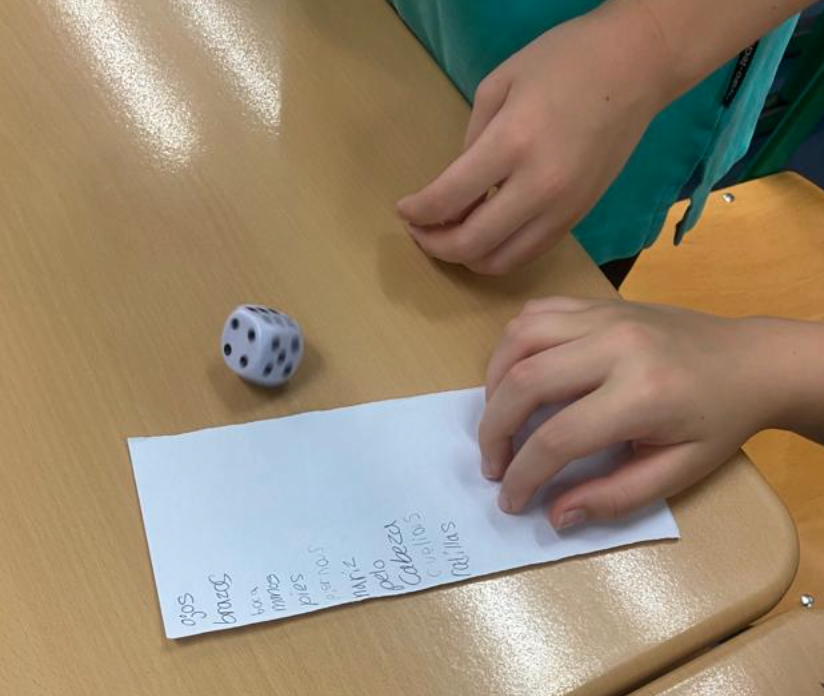 MONTMAIT's tweet photo. Using games to practice vocabulary: use dice and paper to practice vocabulary: Throw the dice until you get a "6," while your partner writes as much as possible. #engagement #learninglanguage #games https://t.co/GpDstWmmxS