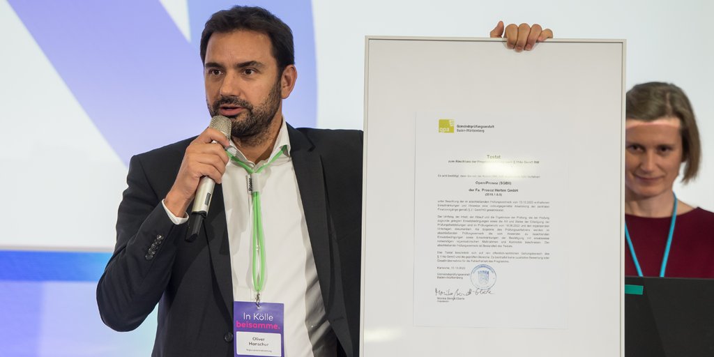 Ein wichtiges Zertifikat hat unser Kollege Oliver Hanschur heute bei den AWT entgegengenommen. Mit dem Testat der Gemeindeprüfungsanstalt Baden-Württemberg wird bestätigt, dass unsere Software OPEN/PROSOZ eine ordnungsgemäße Abwicklung der Finanzvorgänge gewährleistet.