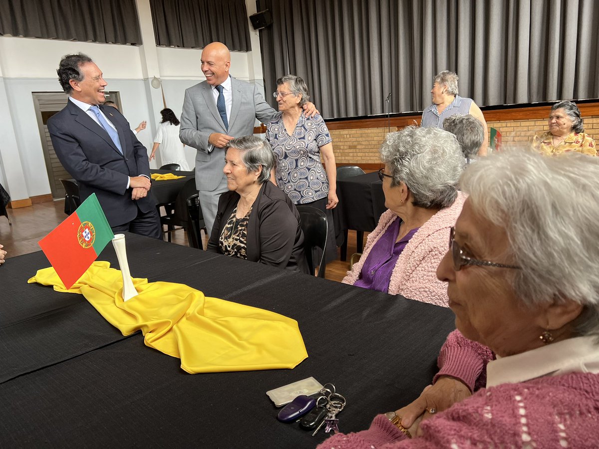 paulo_cafofo's tweet photo. 🇵🇹🤝🇿🇦 O Centro Português de Cultura e Beneficência do Cabo desempenha um extraordinário papel junto da nossa #comunidade, cuidando dos mais idosos e desfavorecidos. Partilhei conversas com as utentes sobre as raízes, na sua maior parte #madeirenses, deste fantástico grupo. https://t.co/mzJ5rlyhb3