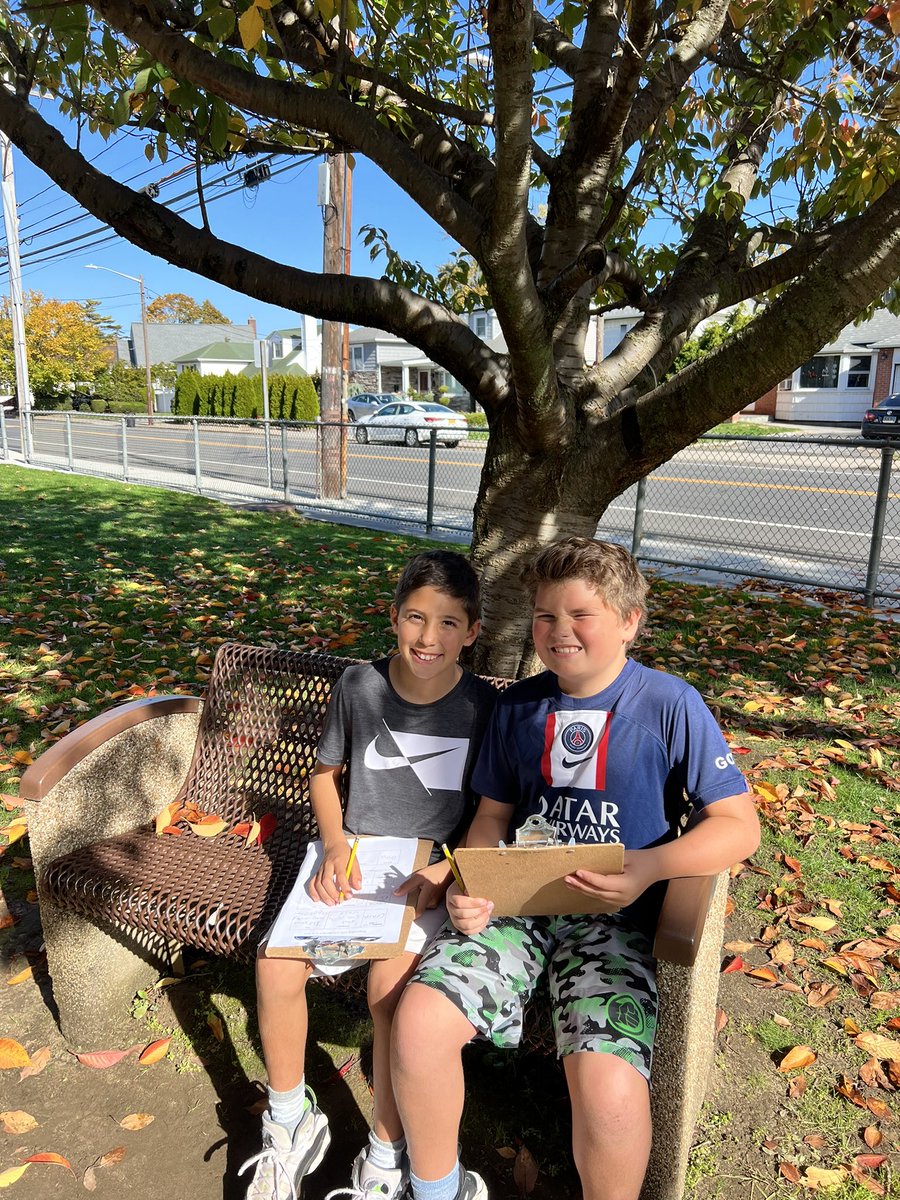 Habit number #12 ✔️ 5th grade LOVED exploring with wonderment and awe! We found our school community awesome and were intrigued with it’s beauty 🌎 ❤️ #OSDBeWell <a href="/OSchool4/">School 4</a> <a href="/OSDBeWell/">OSDBeWell</a> <a href="/DianeProvvido/">Diane Provvido</a>