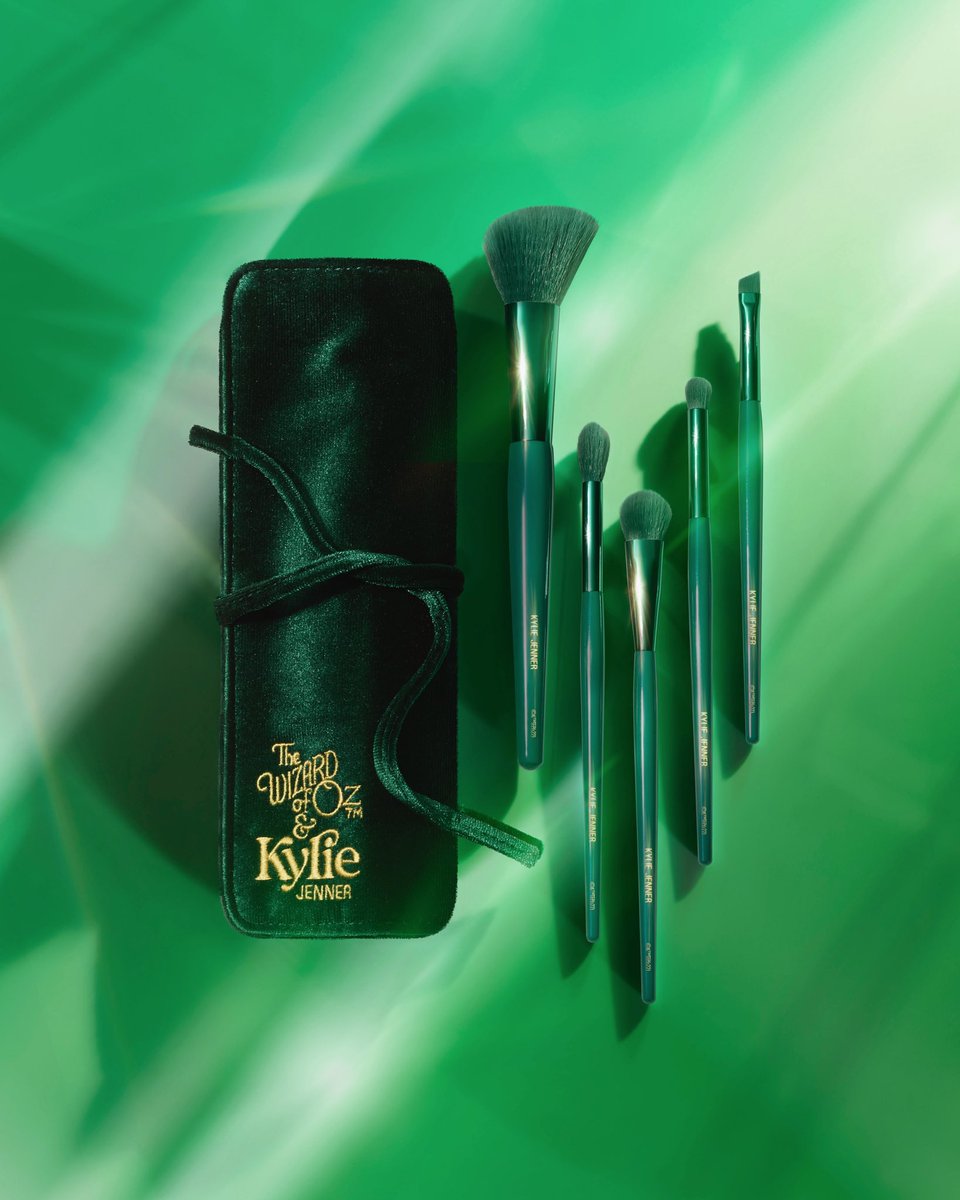 my Wizard of Oz x @kyliecosmetics collection launches tomorrow! 9am pst https://t.co/bDaioh0UAV 💚 