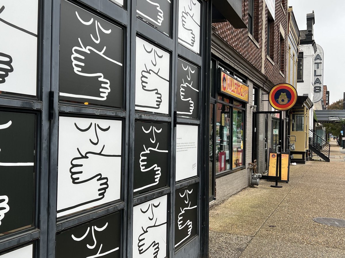 sliprockseeker's tweet photo. Streetscapes in Washington DC. #Chupacabra #BullfrogBagels #DCComedyLoft #BierBaronTavern
#streetphotography #urbanadventures #exploremore https://t.co/HrSWegNtT2