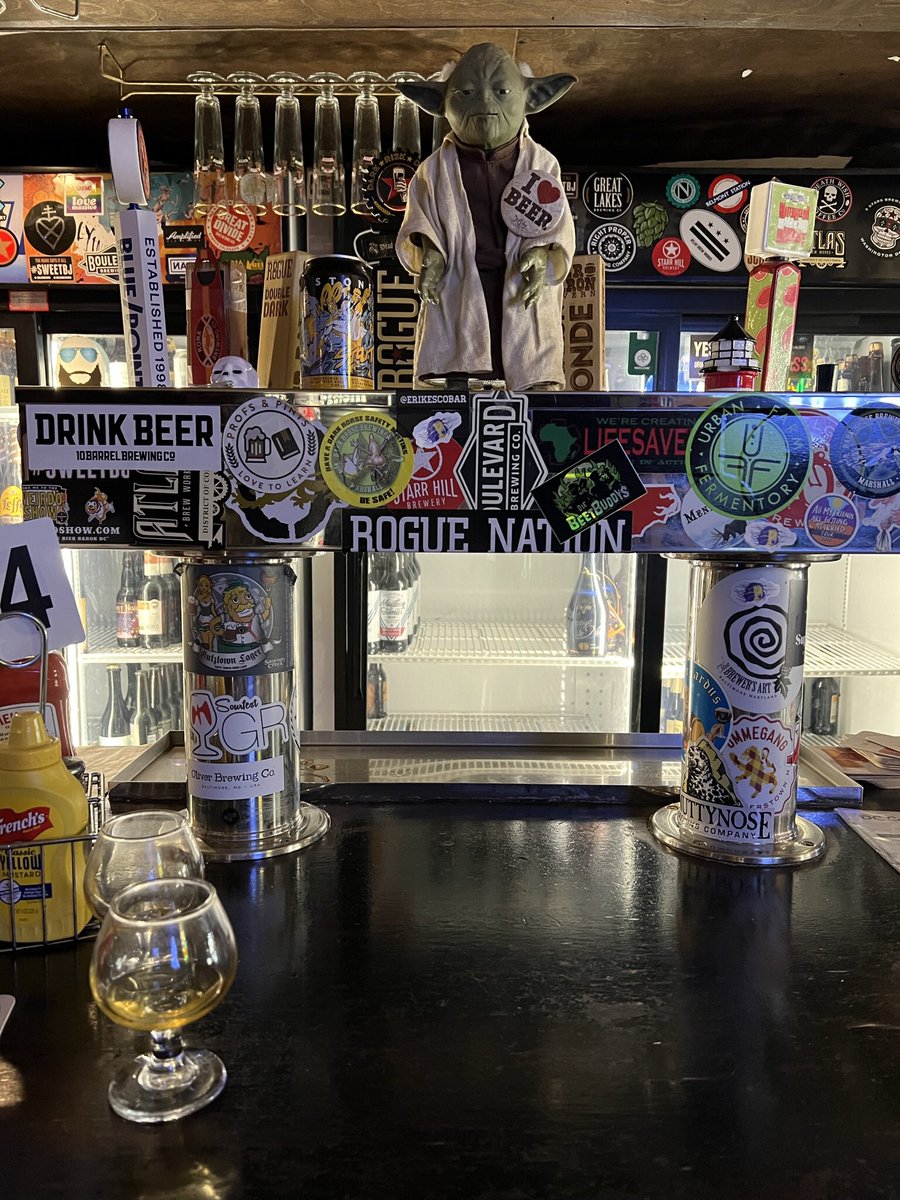 sliprockseeker's tweet photo. Streetscapes in Washington DC. #Chupacabra #BullfrogBagels #DCComedyLoft #BierBaronTavern
#streetphotography #urbanadventures #exploremore https://t.co/HrSWegNtT2