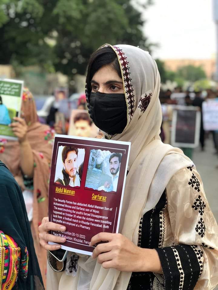 Ameerhamzakhet3's tweet photo. کون آنکھوں میں چُھپے کُرب کو پڑھتا ہوگا
لوگ  اتنے  بھی  سمجھدار  کہاں  ہوتے  ہیں۔۔!!

#EndEnforcedDisappearances #StopBalochGenocide https://t.co/FAoTg7PbOd