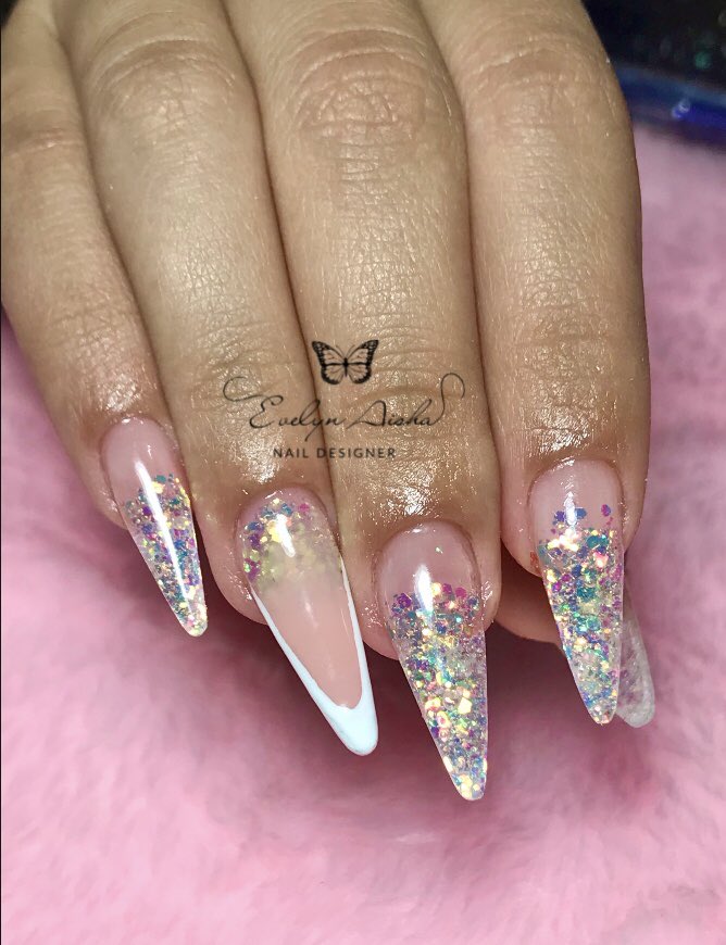 _studioevelyn's tweet photo. Aplicação de acrigel no formato almond, a clássica da encapsulada por aqui.. 🤤🤍✨✨

#Jesuséodono 
#Acrigelnails https://t.co/5JGzcLnxTr