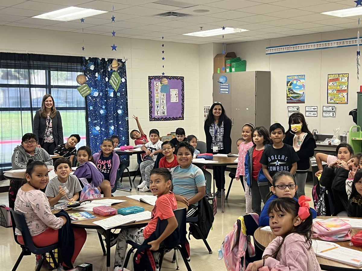 loridrapp's tweet photo. I enjoyed stopping to see 2nd grade @LewisvilleES this morning and talk to 2nd graders about being a Superintendent- as they wondered who had written a message on their whiteboard!  Thank you Ms. Sangeeth for inviting me! @LewisvilleISD #RappontheRoad https://t.co/MFZh7ourC2