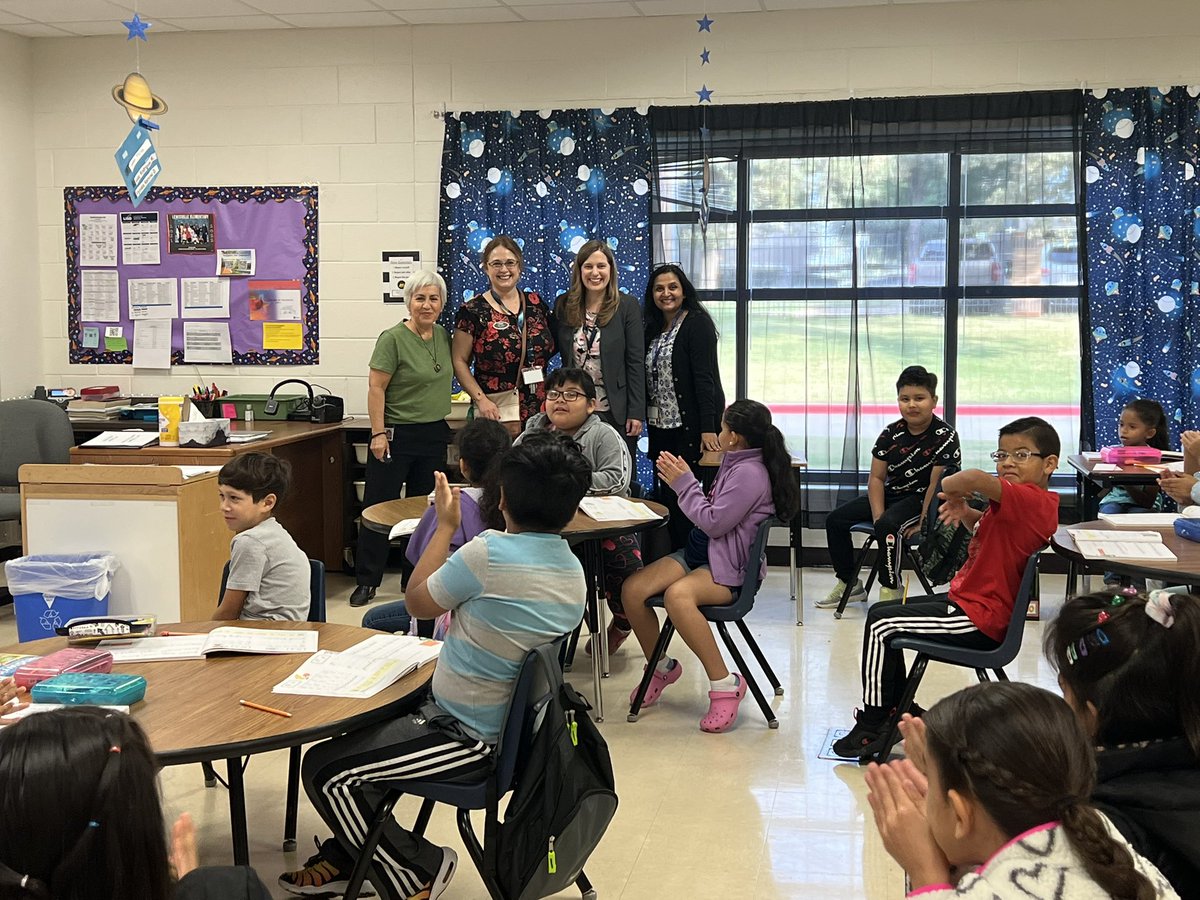 loridrapp's tweet photo. I enjoyed stopping to see 2nd grade @LewisvilleES this morning and talk to 2nd graders about being a Superintendent- as they wondered who had written a message on their whiteboard!  Thank you Ms. Sangeeth for inviting me! @LewisvilleISD #RappontheRoad https://t.co/MFZh7ourC2