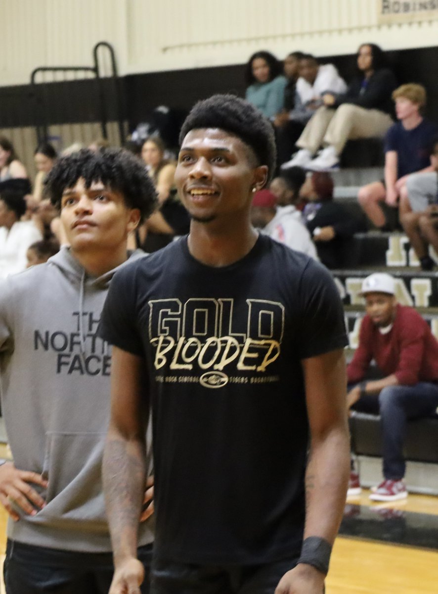 ’24 Darren Fleming ⁦<a href="/bim_d3/">Darren Fleming</a>⁩ was on fire against the Senators with 5 made threes! Fleming came out hitting his his first 3 shots.
⁦
<a href="/big73miller/">Kevin Miller</a>⁩ ⁦<a href="/ARPrepSports/">Arkansas Prep Sports</a>⁩ ⁦⁦⁦<a href="/k_sutherlandAR/">Kyle Sutherland</a>⁩ ⁦<a href="/ETTaylor79/">Erick Taylor</a>⁩ ⁦ ⁦<a href="/LRCentralHoops/">Little Rock Central Basketball</a>⁩ ⁦<a href="/CoachRoss12/">Brian Ross</a>⁩