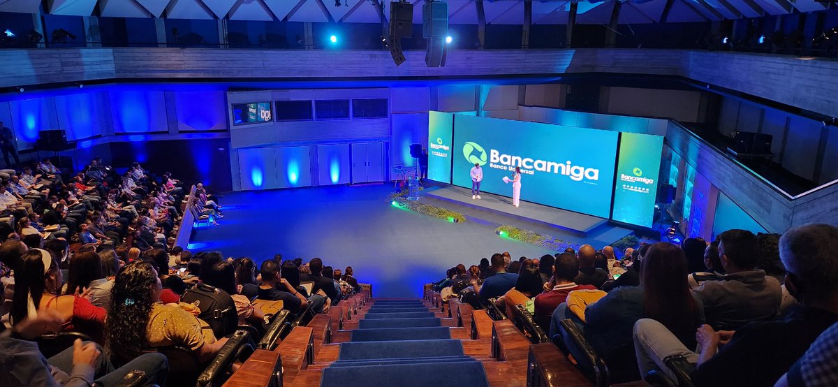 A casa llena la Sala Jose Félix Ribas del Teatro Teresa Carreño, hoy <a href="/bancamiga/">Bancamiga Banco Universal</a> celebra un foro de emprendedores y quedaron más de 1000 personas fuera. Lo puedes ver en vivo en Instagram.com/bancamiga vale la pena.