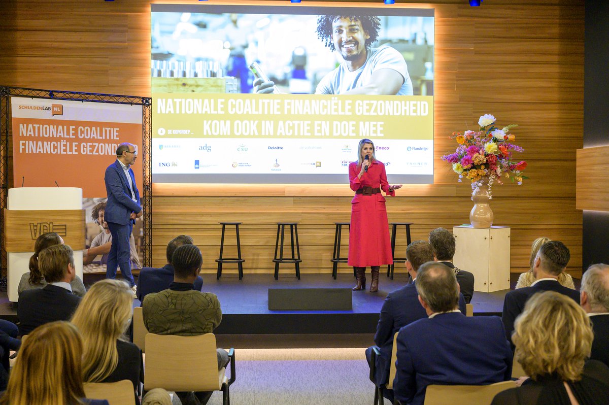 Gisteren vond een actiebijeenkomst plaats bij <a href="/VDL_Groep/">VDL Groep</a>, één van de bedrijven die is aangesloten bij het Partnerfonds Brainport Eindhoven. Onder toeziend oog van Koningin Máxima, erevoorzitter van SchuldenlabNL.

brainporteindhoven.com/nl/samenwerken…

#Brainport #partnerfonds