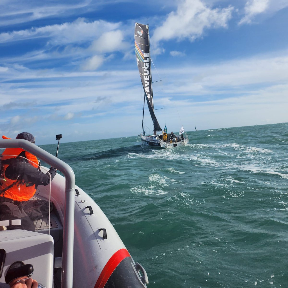 UNADEV_France's tweet photo. Le skipper François Jambou a pris le large aujourd'hui en direction de Pointe-à-Pitre, à bord de son class 40 « À l’Aveugle » ⛵ C'est avec une immense fierté que nous assistons à la concrétisation de ce beau projet ✅
@RouteDuRhum #RDR2022 #Cecivoile https://t.co/Y2xZvYm3bV
