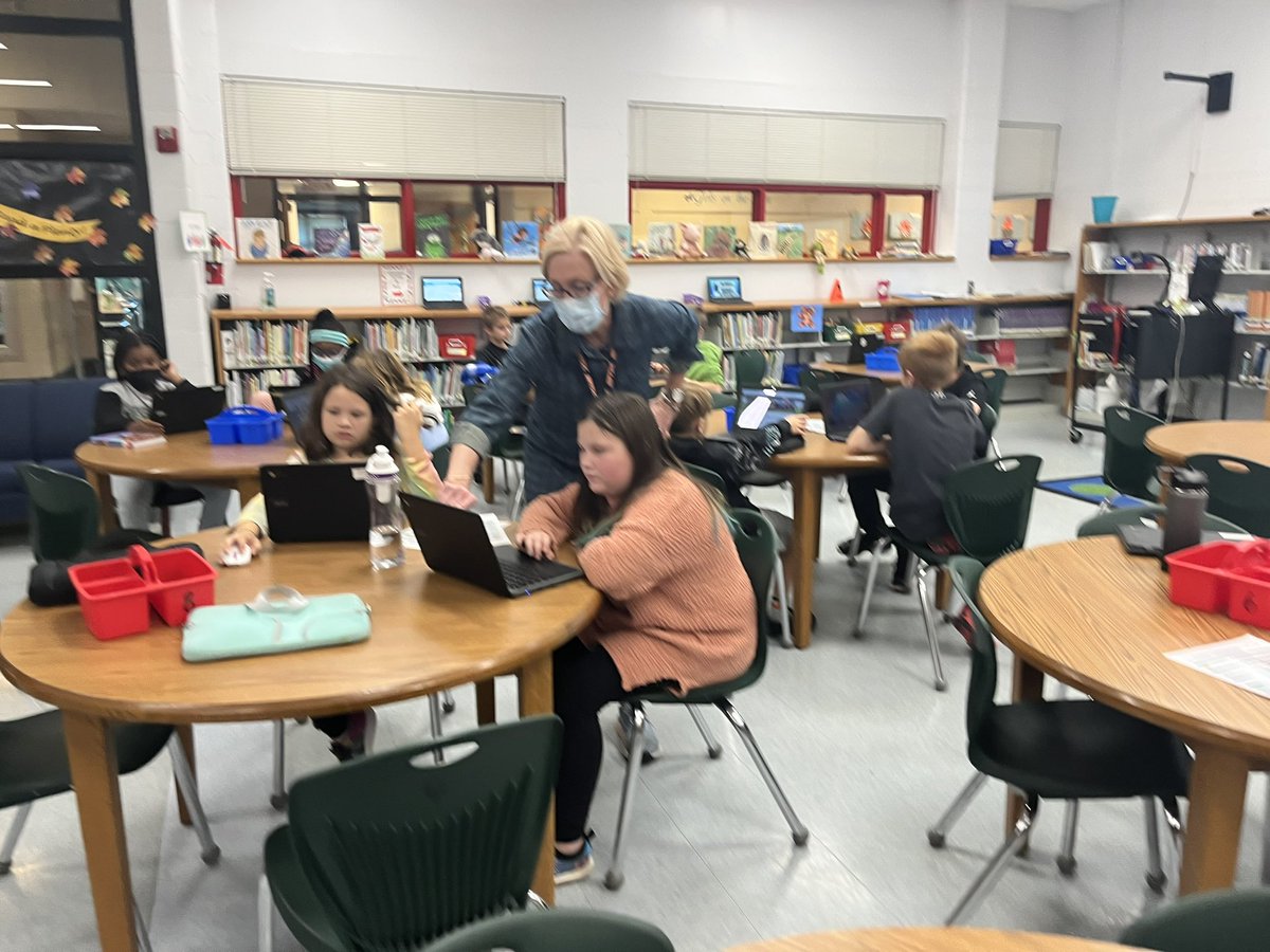Our #aacpsawesome students in <a href="/MissOswinkle/">Amanda Oswinkle</a>’s class completed a Google Form as they analyzed various online databases to determine if they had text features. <a href="/aacpsoit/">Instructional Technology, AACPS</a>