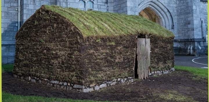 A Bothán was any form of structure built from mud and grass in which the Irish were forced to live in after being run off their land by the English planters.during the times of the Genocide 
#GenocideNotaFamine