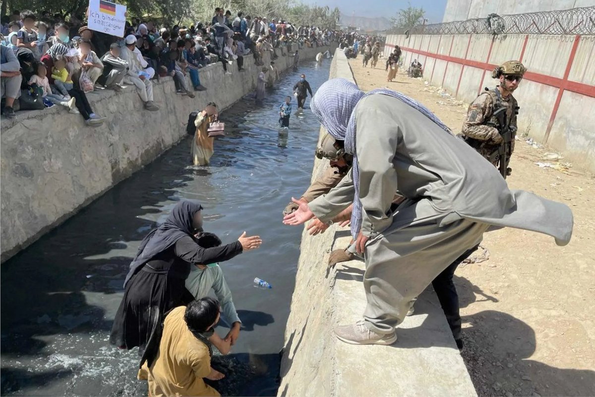 AmanLaraNGO's tweet photo. More than 4000 Afghans have now been assisted. We have achieved one quarter of  the goal of moving 15,700 people . Thank you to the generous donors, our partners, and Canadian veterans who make this possible. 

https://t.co/clhDxNy3WG https://t.co/5mbvYnMv8G