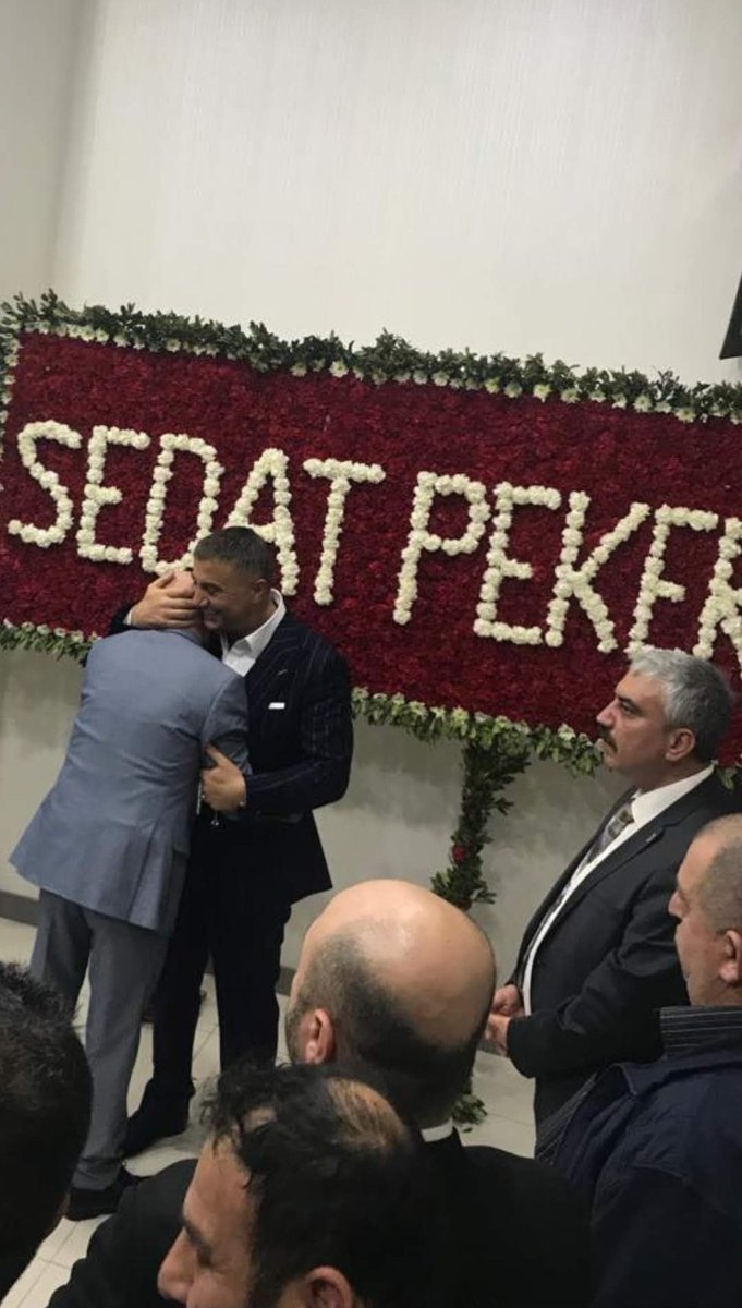 Olmadığı Zamanlarda Bíle
Bíríne Sadık Kalmak
Her Yűreğín Harcı Değíldír.

Son Nefesíme Kadar 
Reís <a href="/sedat_peker/">Sedat Peker</a>