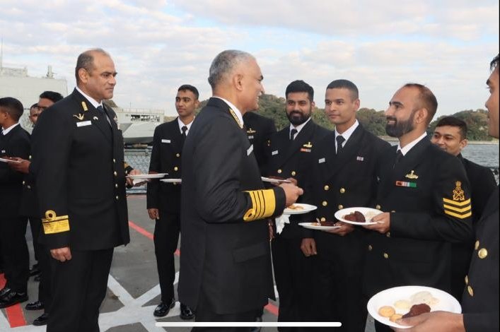 He called upon all personnel to use the activities during #Malabar22 to enhance #interoperability & mutual understanding with the participating units from @Australian_Navy, @jmsdf_pao_eng & @USNavy.

#BridgesofFriendship
#MaritimePartnership