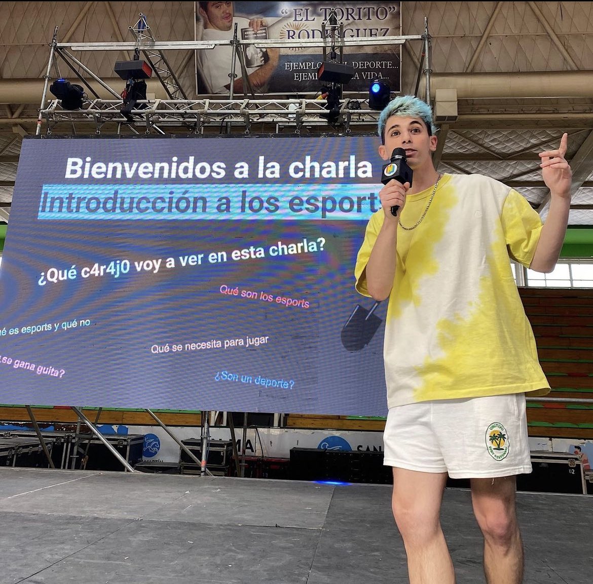 Recién vuelvo de Mendoza. Me invitaron al Mendoza Juega, un evento de gaming al este de la capital

Es el interior del interior pero es re lindo ver como tanta gente se interesa por esto

Di una charla y recibí mucho amor. Ojalá se siga haciendo por los pibes