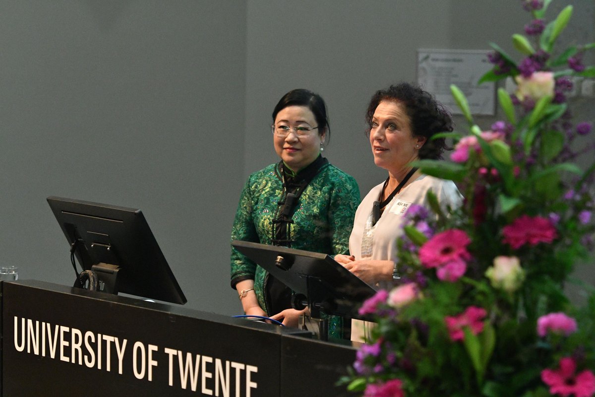 Tanya Bondarouk opening the International Conference of the Dutch HRM Network - followed by an excellent key-note by Fang Lee Cooke from Monash University, Australia. #dutchhrm2022